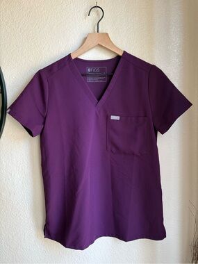 FIGS Technical Collection Catarina V-Neck Scrub Top XS Purple PO #4229